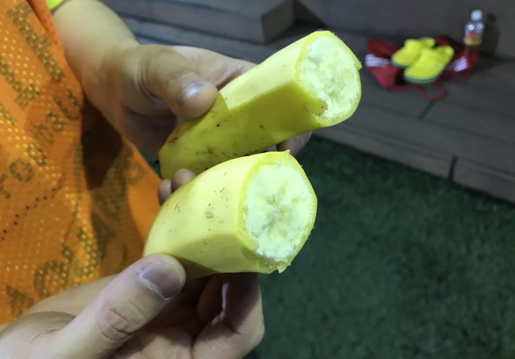 知ってた？バナナを手で真っ二つにする方法
